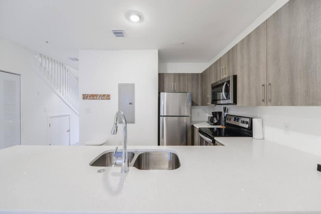 Fantastic Townhouse 15Minutes From The Beach Miami Exterior foto